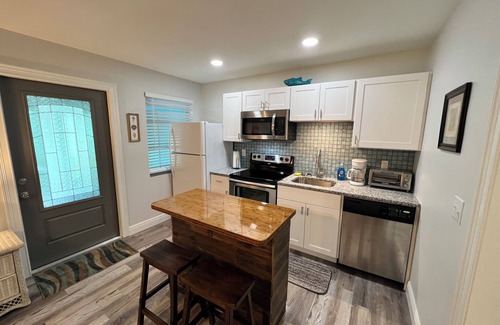 Vero Beach Apartment | 875 Oasis #4 Location!