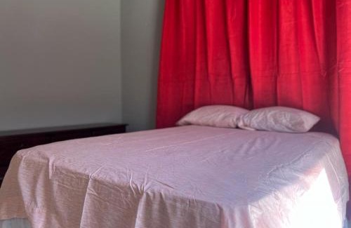 Gordon Town House | 876 JA Oasis & Homestay - by Kingston Airport