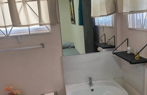 Gordon Town House | 876 Penthouse Suites By Kingston Airport 🇯🇲