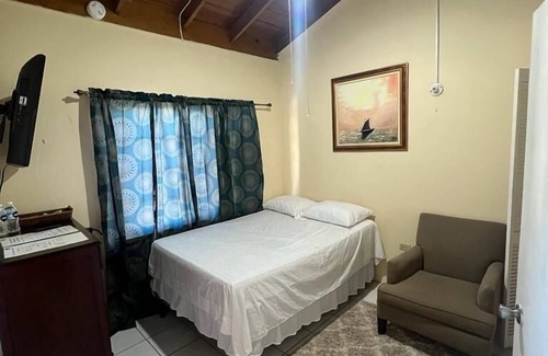 Gordon Town House | 876 Penthouse Suites By Kingston Airport 🇯🇲