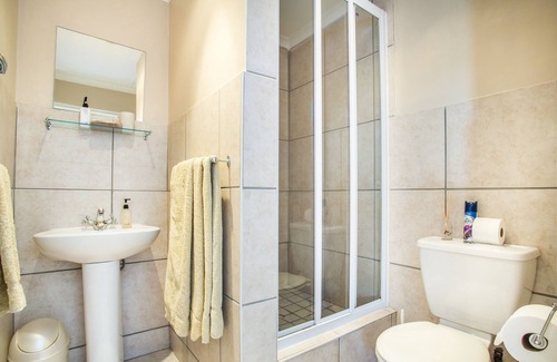 Oudtshoorn House | 88 Baron van Reede Guesthouse