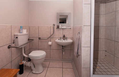 Oudtshoorn House | 88 Baron van Reede Guesthouse