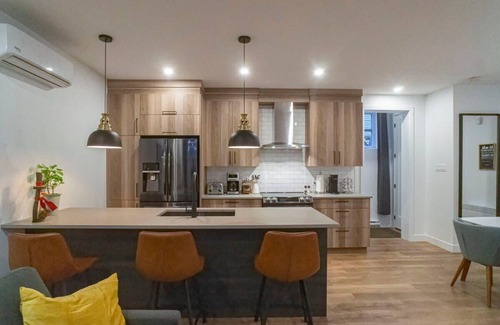 Bromont Apartment | 883 suite 102 Bromont Vieux Village 2cac , foyer