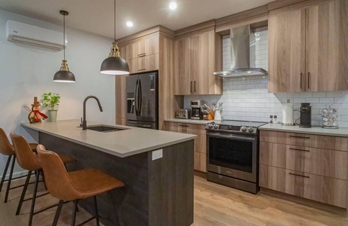 Bromont Apartment | 883 suite 102 Bromont Vieux Village 2cac , foyer