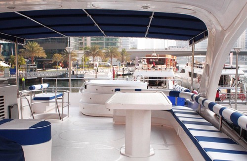 Dubai Boat Rental | 88ft Superyacht with Jacuzzi - Cruising on hourly price basis