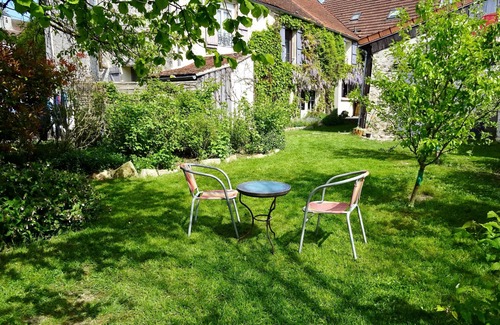 Verdelot House | 88km from Paris, Charming Cosy House, Wifi +, garden, all comforts