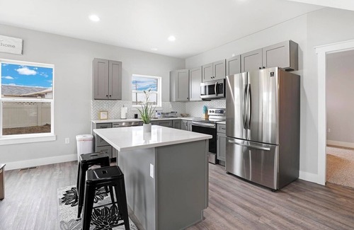 Twin Falls House | 893 Brand new construction 2 level townhome central TF