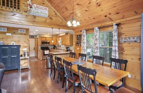 Lakeside Estates Cabin | 8bd House behind Jumping Bridge! Aug Availability! π π Sept and Oct price drop!