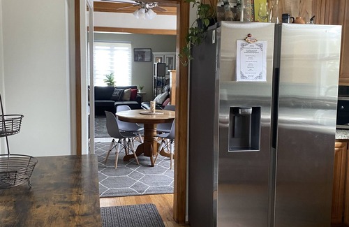 Franklin Park Apartment | 8Beds, 2Queen, 3Twin, 2Sofa sleepers. Min. to O’hare & Allstate. Free parking