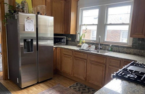 Franklin Park Apartment | 8Beds, 2Queen, 3Twin, 2Sofa sleepers. Min. to O’hare & Allstate. Free parking