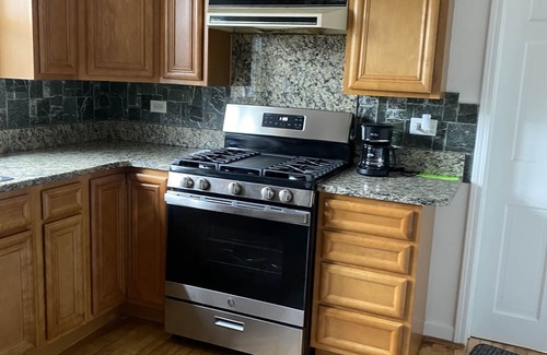 Franklin Park Apartment | 8Beds, 2Queen, 3Twin, 2Sofa sleepers. Min. to O’hare & Allstate. Free parking