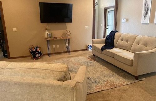 Amarillo House | 8beds, KING BED, fireplace, & whirlpool