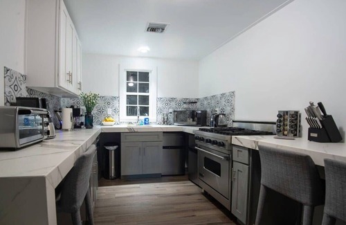 Faubourg Marigny Villa | 8BR-Best Location! Heated Pool, Jacuzzi, Spa & Gym