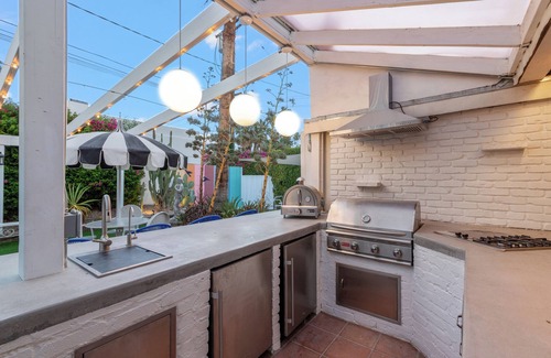 The Mesa House | 8BR Poolside Villa Near Downtown! Steam Room+Spa!