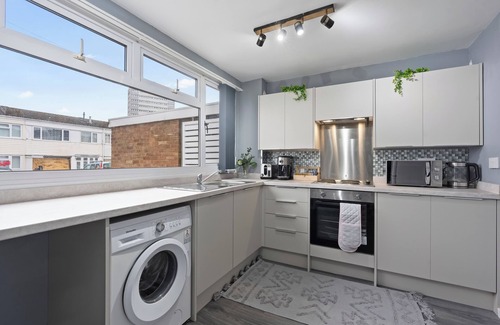 Little Hay House | 8Guests-3BR-Parking-FamilyFriendly-NearAirport