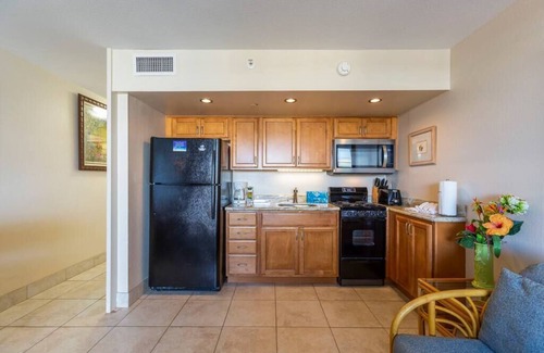 Kahana Apartment | 8th floor Studio w/stunning ocean & island views