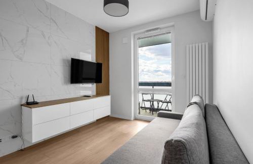 Wlochy Apartment | 8th Floor Włochy Apt - Balcony, Workspace, AC - by Rentujemy