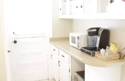 College Park House | 8th Green Cottage "A relaxing Oasis in the city" Guesthouse