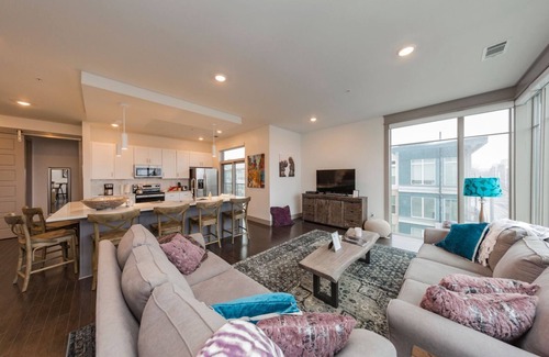 Berry Hill Apartment | 8th South Modern Condo Near Downtown