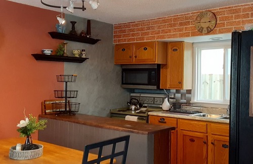 La Crosse House | 8th Street Blues! 3 Bed, 2 Bath near downtown LaCrosse