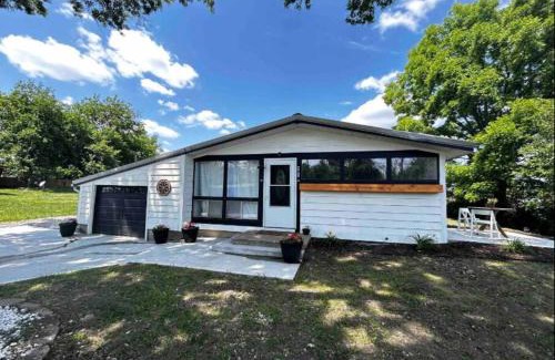 Hamilton Apartment | 8th Street Haven - 3 bedroom House in DT Hamilton
