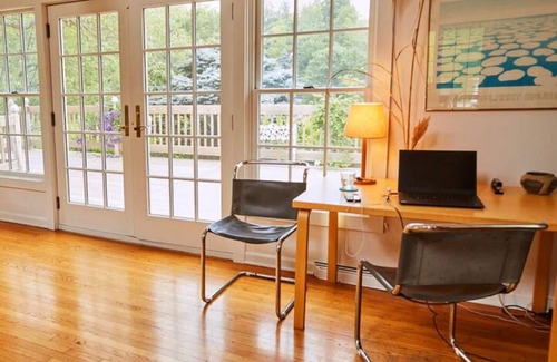Chatham House | 9 acres of elegant gardens, rolling lawns, wooded paths and a private pool