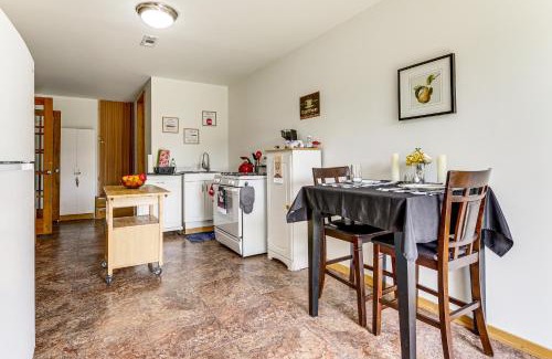 Arlington House | 9 Acres, Pick Your Own Apples Cabin in Arlington!