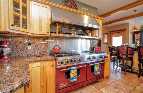 Sunday River Area House | 9 Bdrm Premiere Luxury Estate Sleep 26 Movie Theater, Pool,Spa,Game Rm,Steam Rms