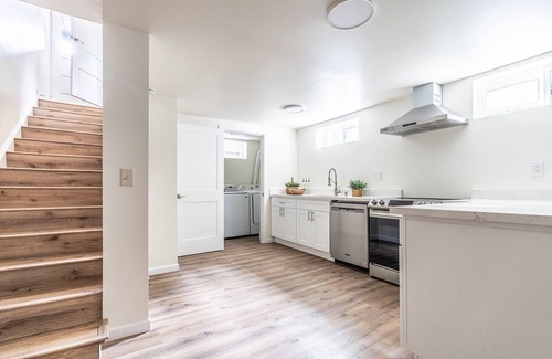 Stevens House | 9-Bed Capitol Hill Oasis w/King beds & Pool Table