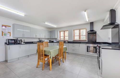 Barrow-on-Trent Cottage | 9 bedroom accommodation in Stenson, near Derby