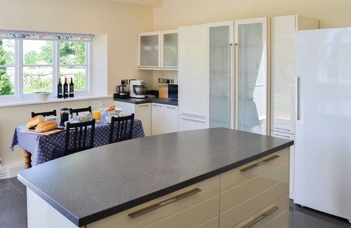 Stow Bardolph Cottage | 9 bedroom accommodation in Stow Bardolph, near King&rsquo;s Lynn