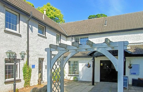 Kilwinning Cottage | 9 bedroom accommodation in Kilwinning, near Ayr