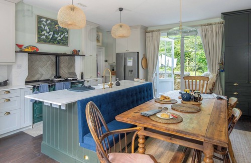 Shrewton Cottage | 9 bedroom accommodation in Shrewton, near Salisbury
