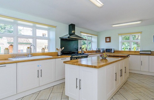 Wisbech Cottage | 9 bedroom accommodation in Three Holes, near Downham Market