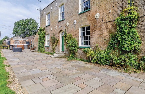 Wisbech Cottage | 9 bedroom accommodation in Three Holes, near Downham Market