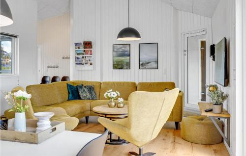 Mommark Strand House | 9 Bedroom Beautiful Home In Sydals