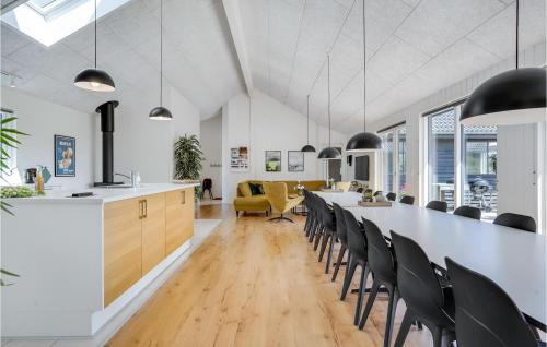 Mommark Strand House | 9 Bedroom Beautiful Home In Sydals