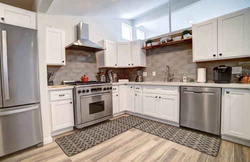 Southwest Anaheim House | 9 Bedroom Disneyland Anaheim Pool Home STAR WARS & FAIRIES Kids rooms! Vacashine