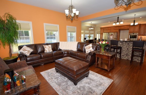 Saratoga Springs House | 9 Bedroom🏡Heated Pool🏊HotTub🛁Firepit🔥BBQ🍗Creek🐠->Ski⛷️Track🏇Town🌇SPAC🎶Lake🏖️Golf⛳️