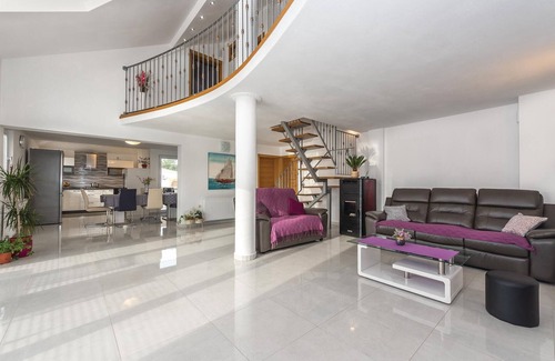 Tribunj House | 9 bedroom nice home in Tribunj