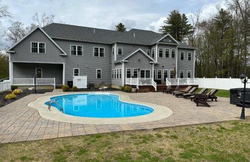 Saratoga Springs House | 9 Bedroom Saratoga Home On 10 Acres, 4 Car Garage, In-Ground Heated Pool, HotTub, Gourmet Kitchen, Private Office Space