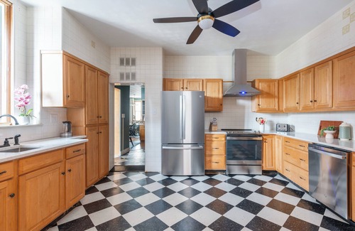 Lansford House | 9 Bedroom, Sleeps 22! Hot Tub & Game Room - Minutes to Jim Thorpe