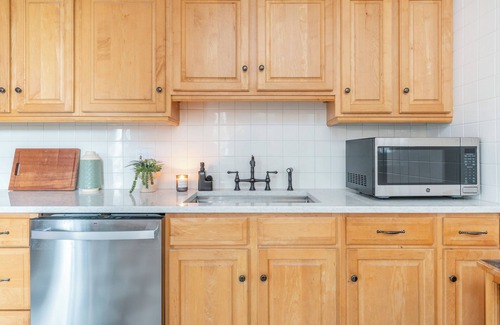 Lansford House | 9 Bedroom, Sleeps 22! Hot Tub & Game Room - Minutes to Jim Thorpe