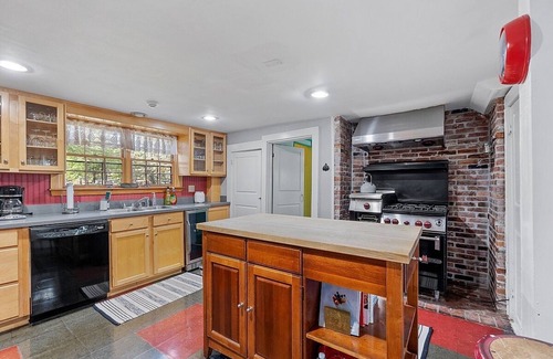 Falmouth House | 9-bedroom vacation home near Cape Cod Beaches