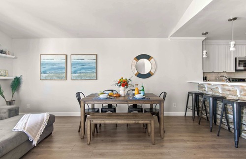 Mission Beach Villa | 9 Bedrooms-7 Bath-2 Kitchens-Parking-Sleeps 22!