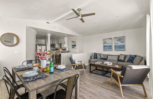 Mission Beach Villa | 9 Bedrooms-7 Bath-2 Kitchens-Parking-Sleeps 22!