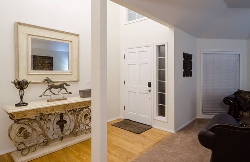 West Portland Park House | 9 BEDS/4 BATH/7 BEDROOM SW PORTLAND MODERN HILLSIDE HOME KING BED