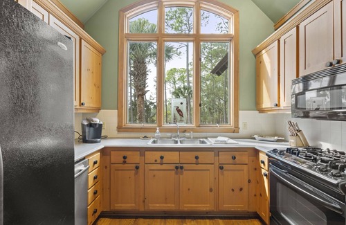 Vanderhorst Plantation House | 9 Club Cottage: 2BR, Marsh Views, Bike to Beach, Credit for Bikes/Beach Gear