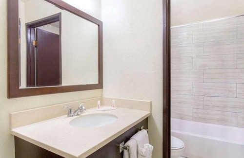 Las Vegas Cabin | $9 for tonight CES at Travelodge, FREE breakfast and FREE wifi-3 nts minimum