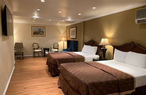 Las Vegas Cabin | $9 for tonight CES at Travelodge, FREE breakfast and FREE wifi-3 nts minimum